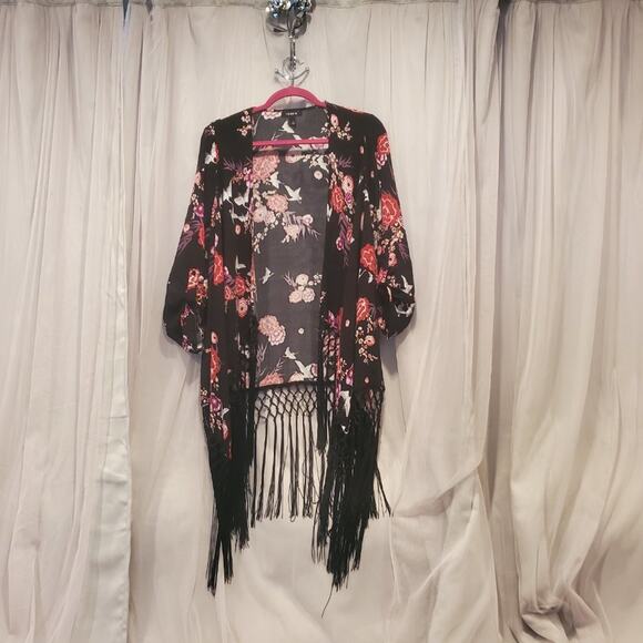 torrid Sweaters - Torrid - Black Crane and Floral Print Fringe Kimono Size 1 1X XL